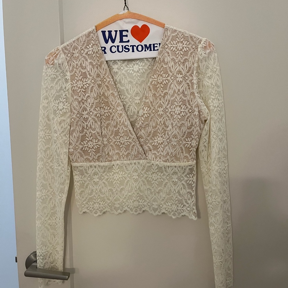 Wilfred lace long-sleeve, v-neck crop top. Off white w/ nude lining, small